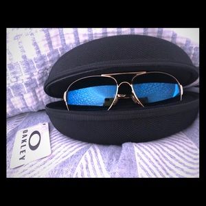 Oakley Women’s Caveat Aviator Sunglasses EUC